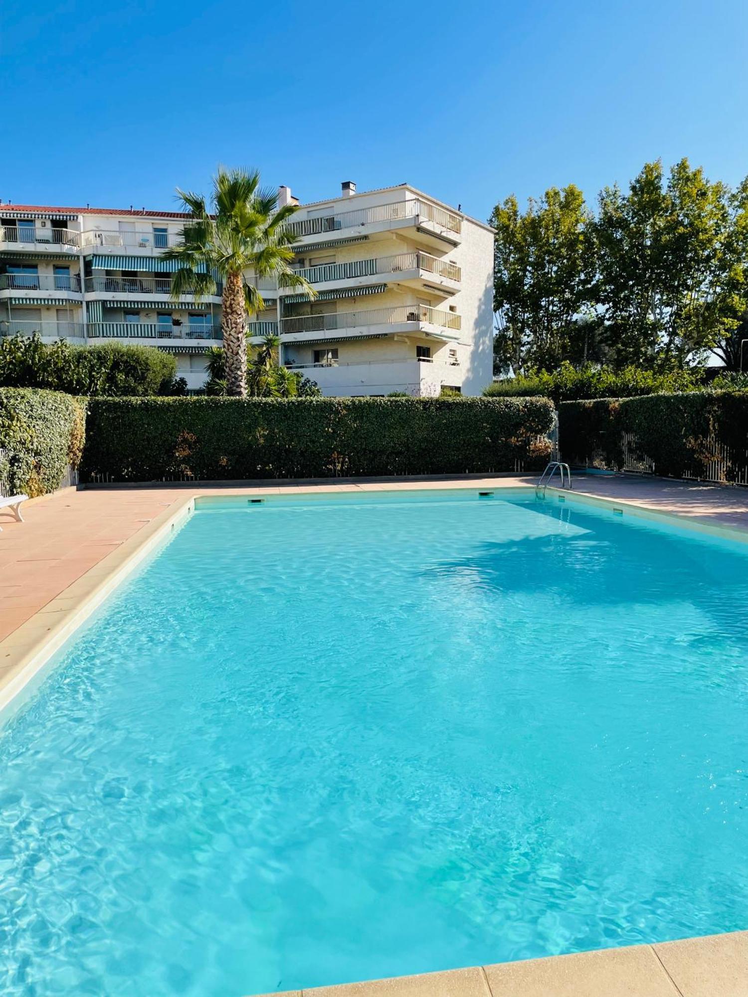Studio De Standing Climatise, Avec Piscine, Proche De La Mer Fréjus Buitenkant foto